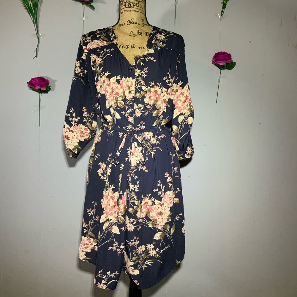 🧞‍♀️ Elegant blue dress with flowers